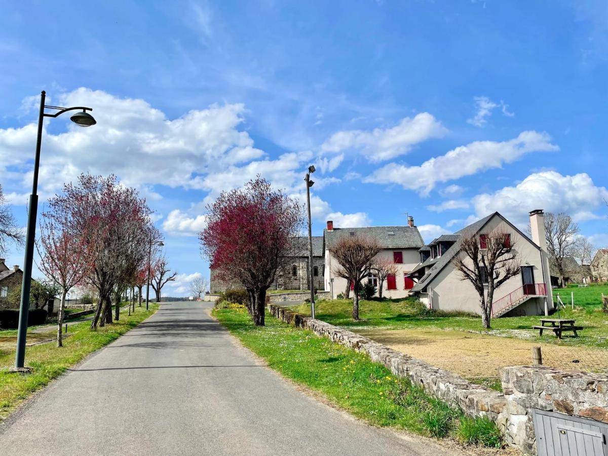 Auberge Le Beaulieu -Cantal Eksteriør bilde
